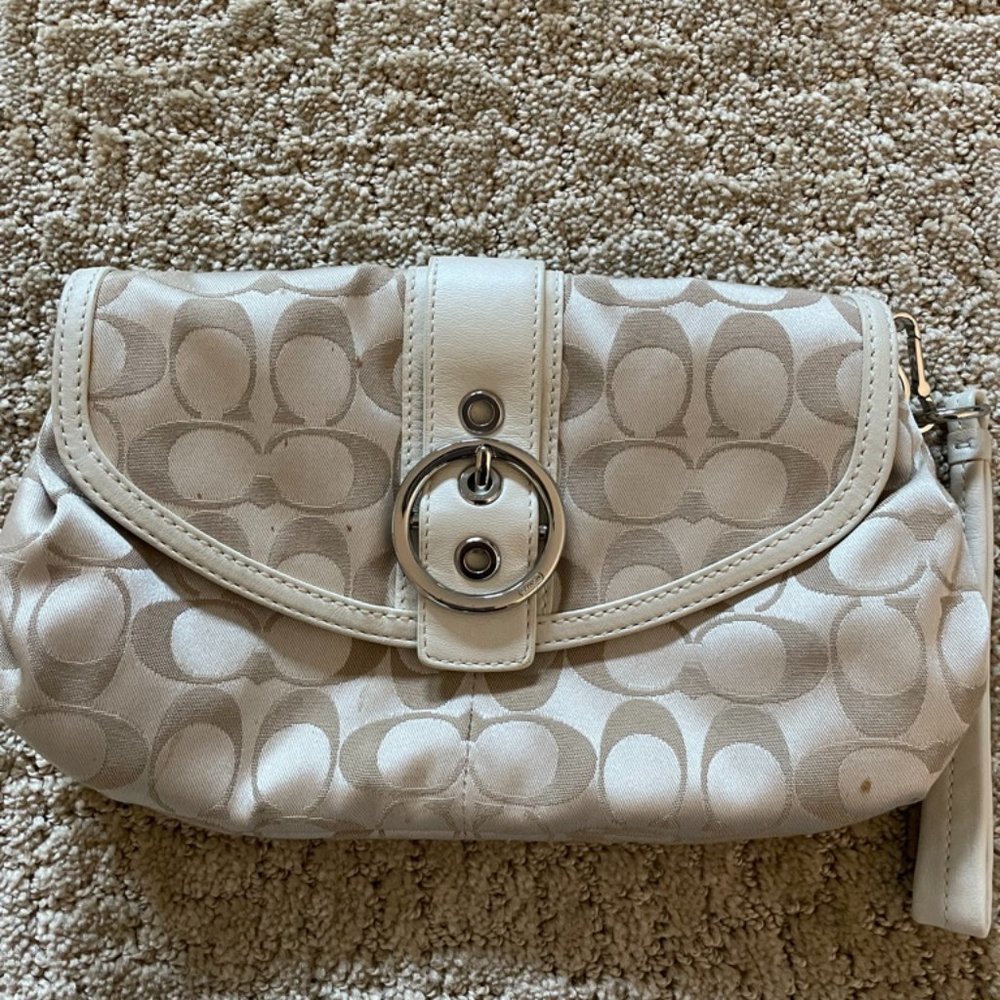 COACH Wristlet Clutch Large Ivory